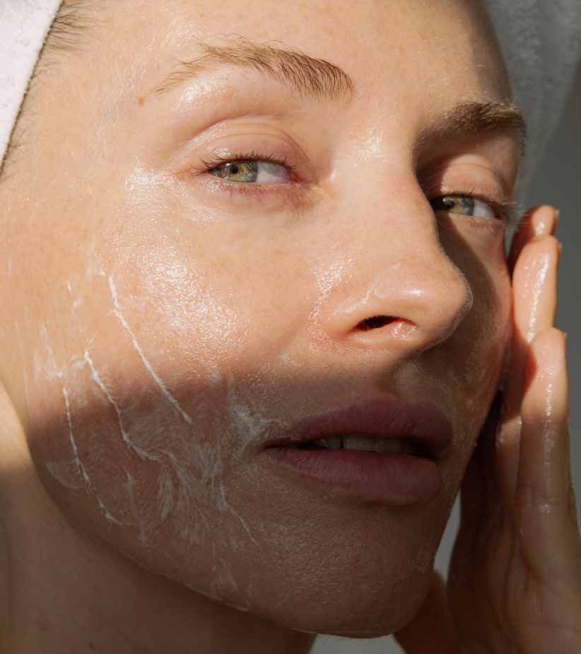 Clean Girl wygładzający żel do mycia twarzy z kwasem salicylowym 1,75% i ekstraktem z ananasa