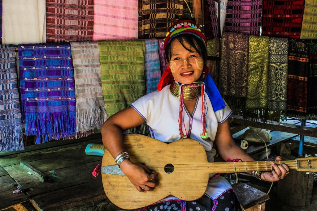 thai-people-1465615_1920